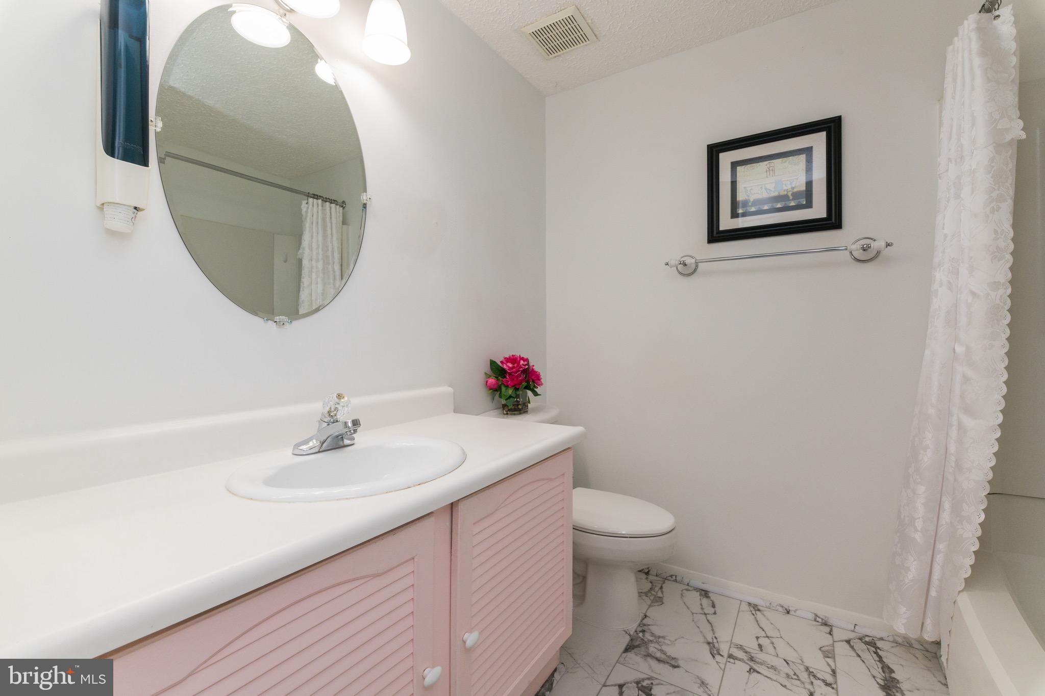 QUEEN ANNE VILLAGE - Residential