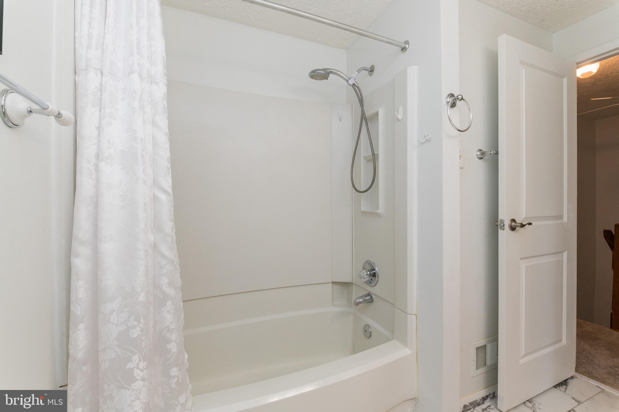 QUEEN ANNE VILLAGE - Residential