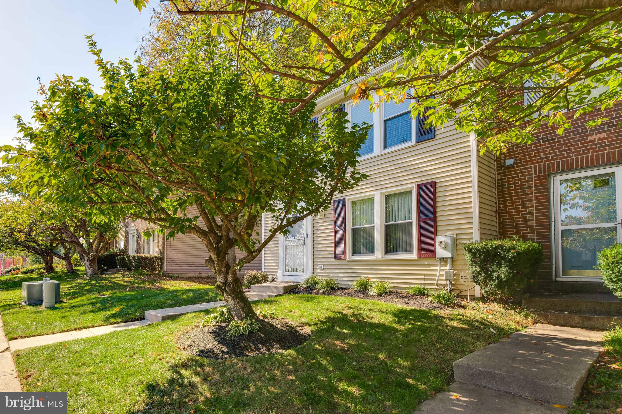 QUEEN ANNE VILLAGE - Residential