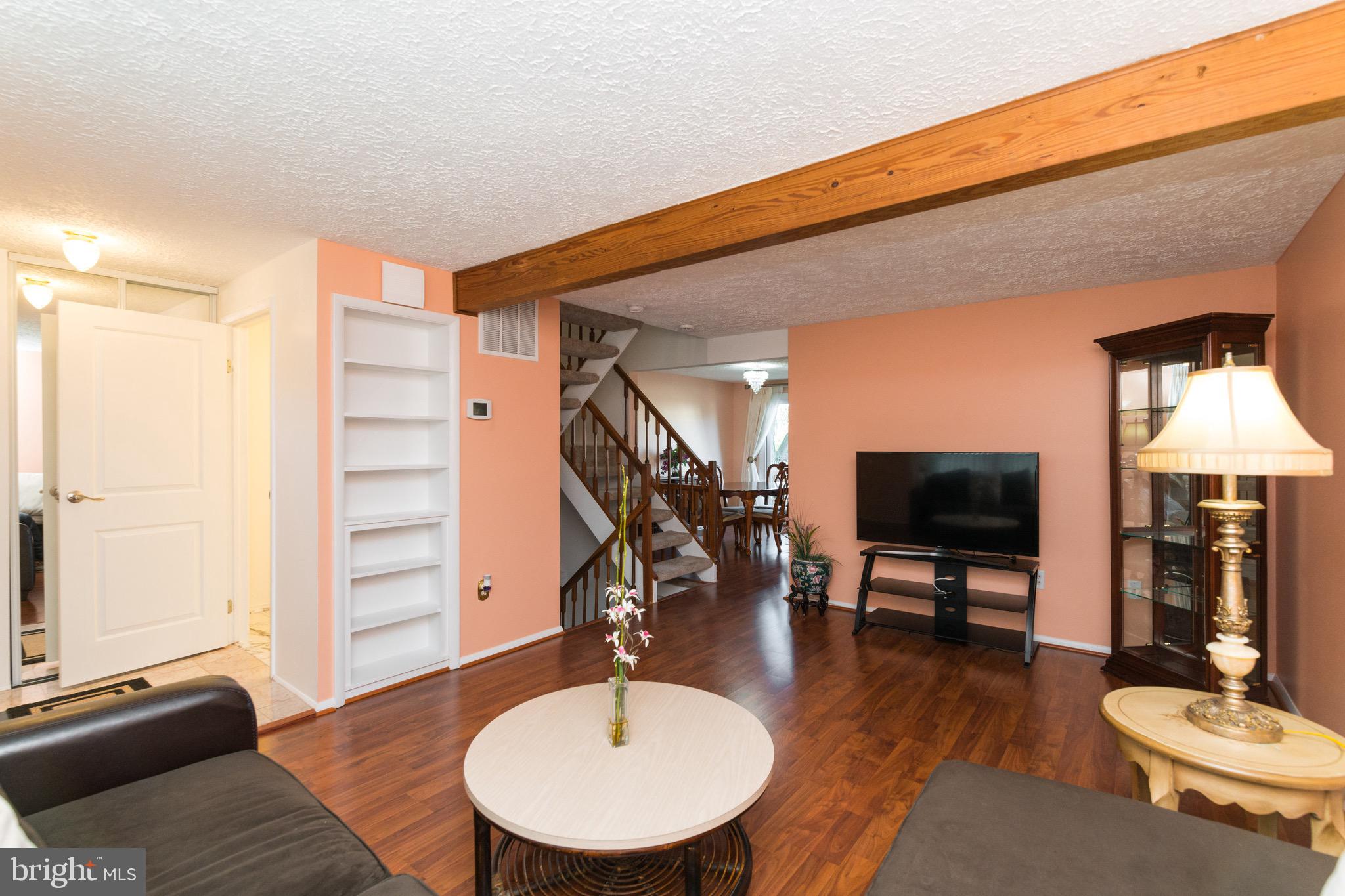 QUEEN ANNE VILLAGE - Residential