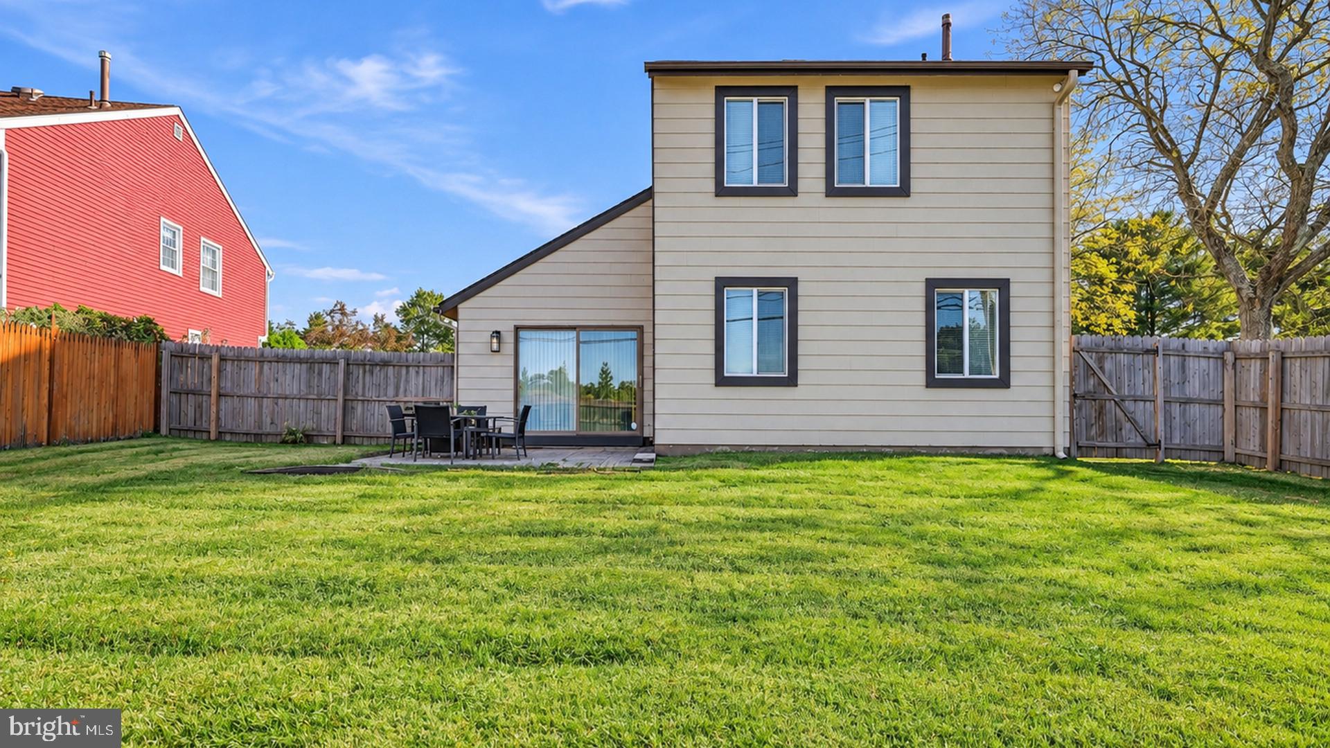 1 HONEY LOCUST COURT