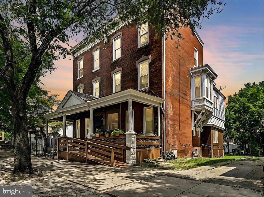 906 DEKALB STREET
