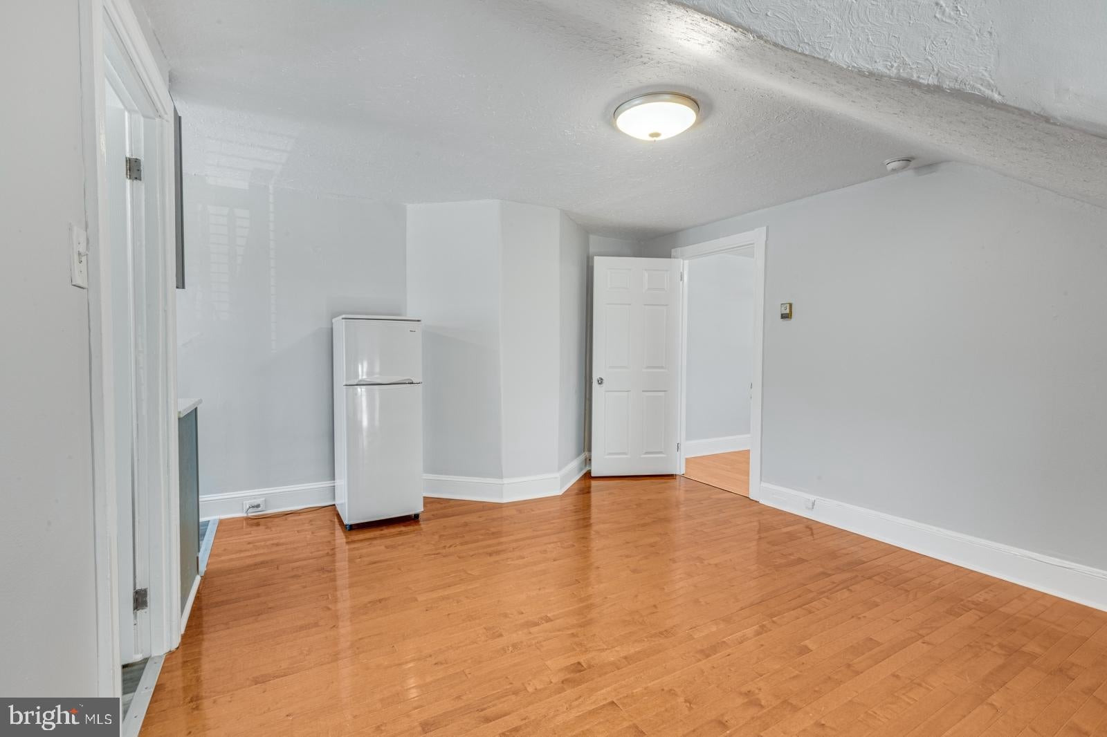 158 MONTGOMERY AVENUE 3