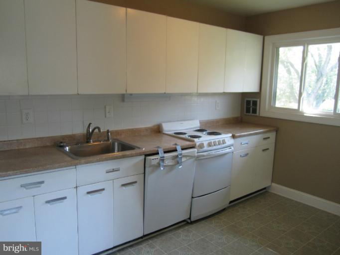 PARKLAWN - Residential Lease