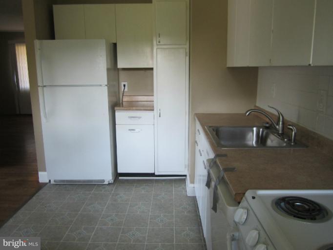 PARKLAWN - Residential Lease