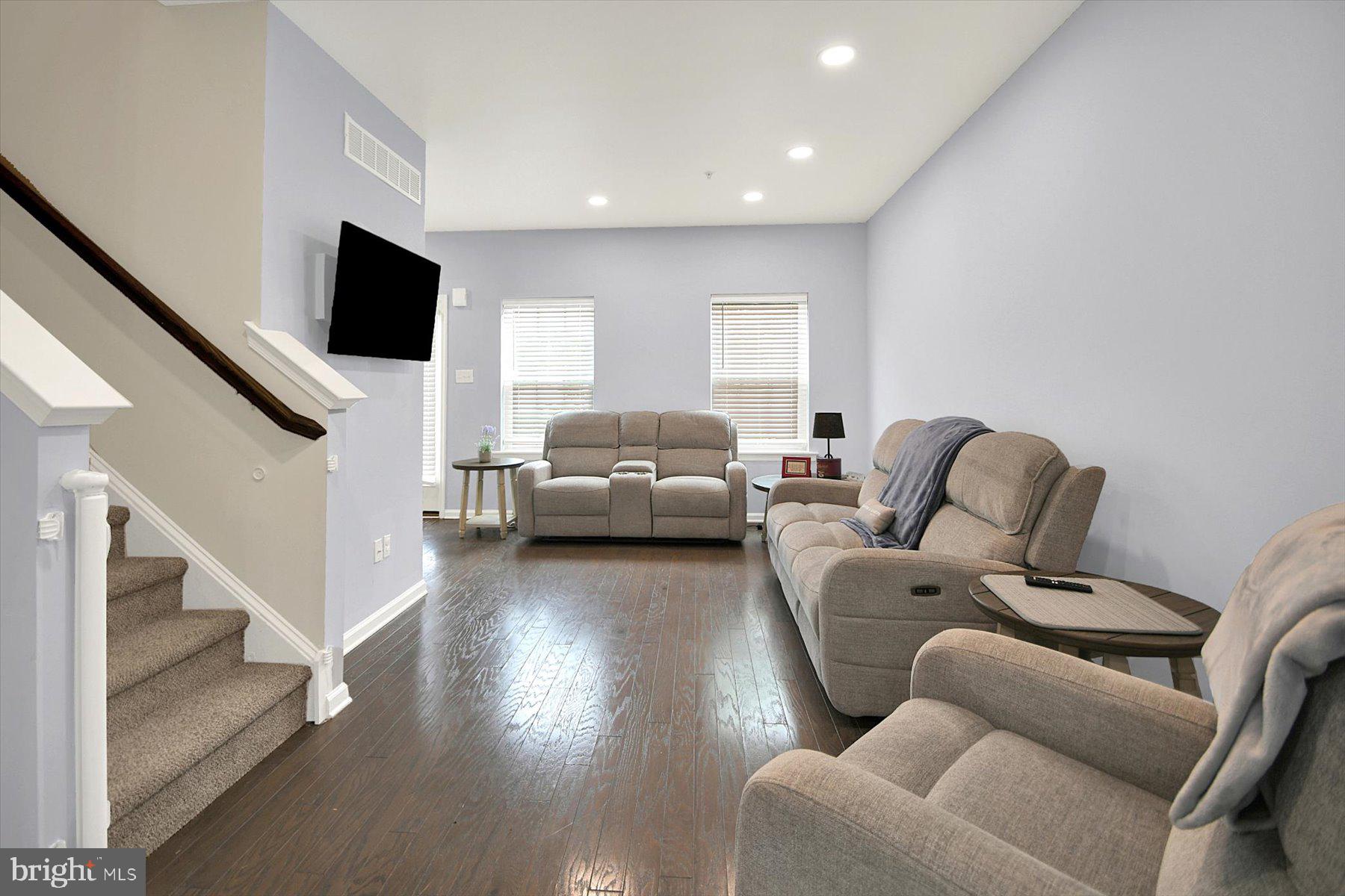 OVERLOOK AT CARRIAGE - Residential Lease