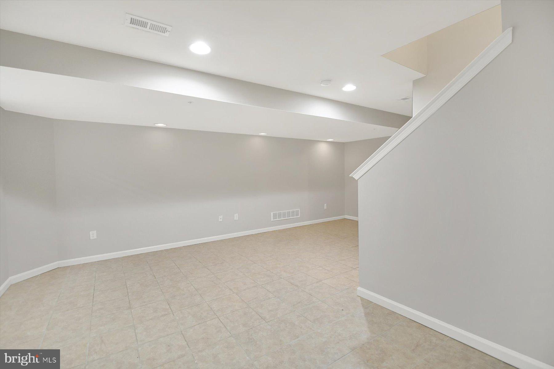 OVERLOOK AT CARRIAGE - Residential Lease