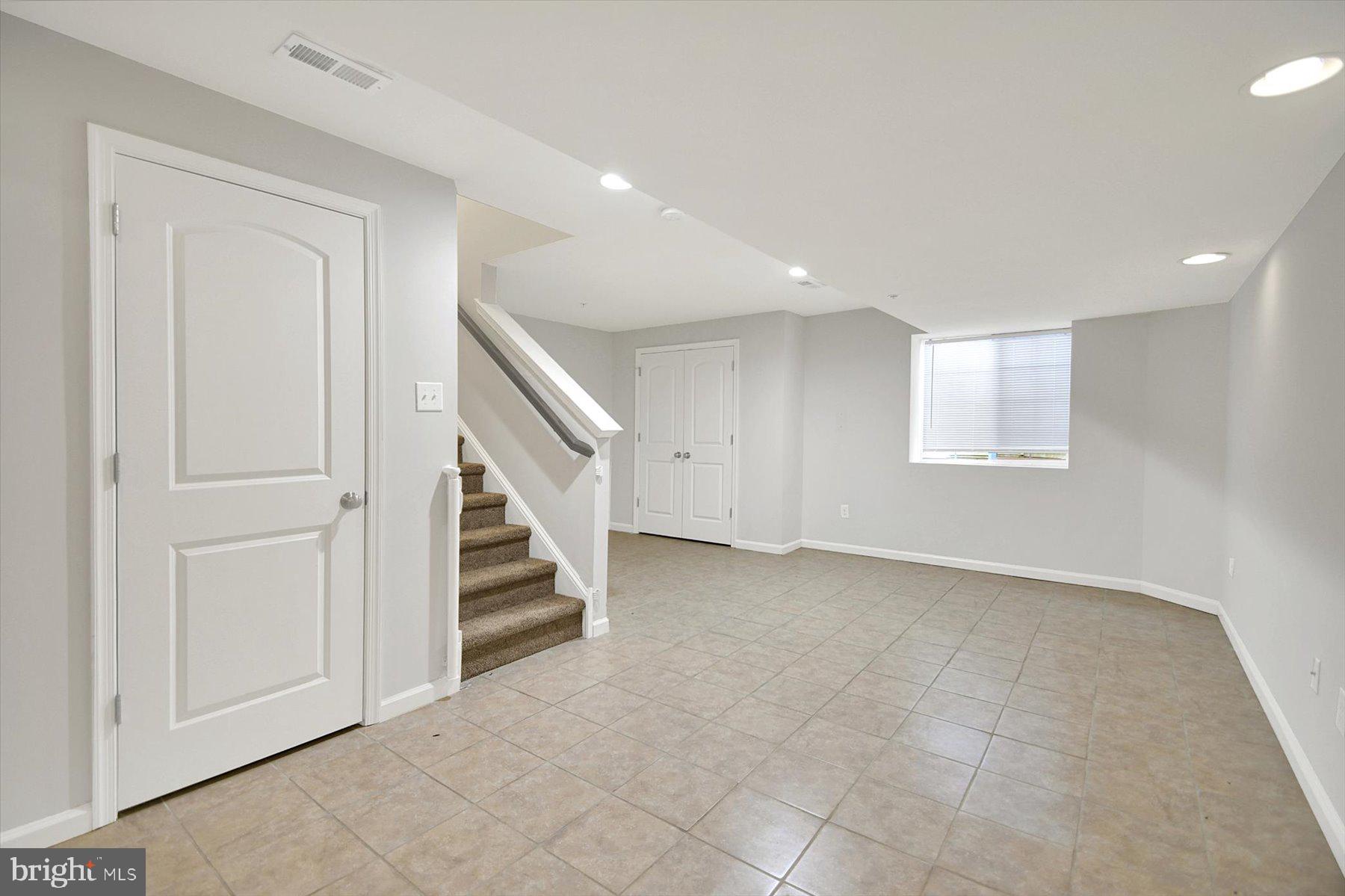 OVERLOOK AT CARRIAGE - Residential Lease