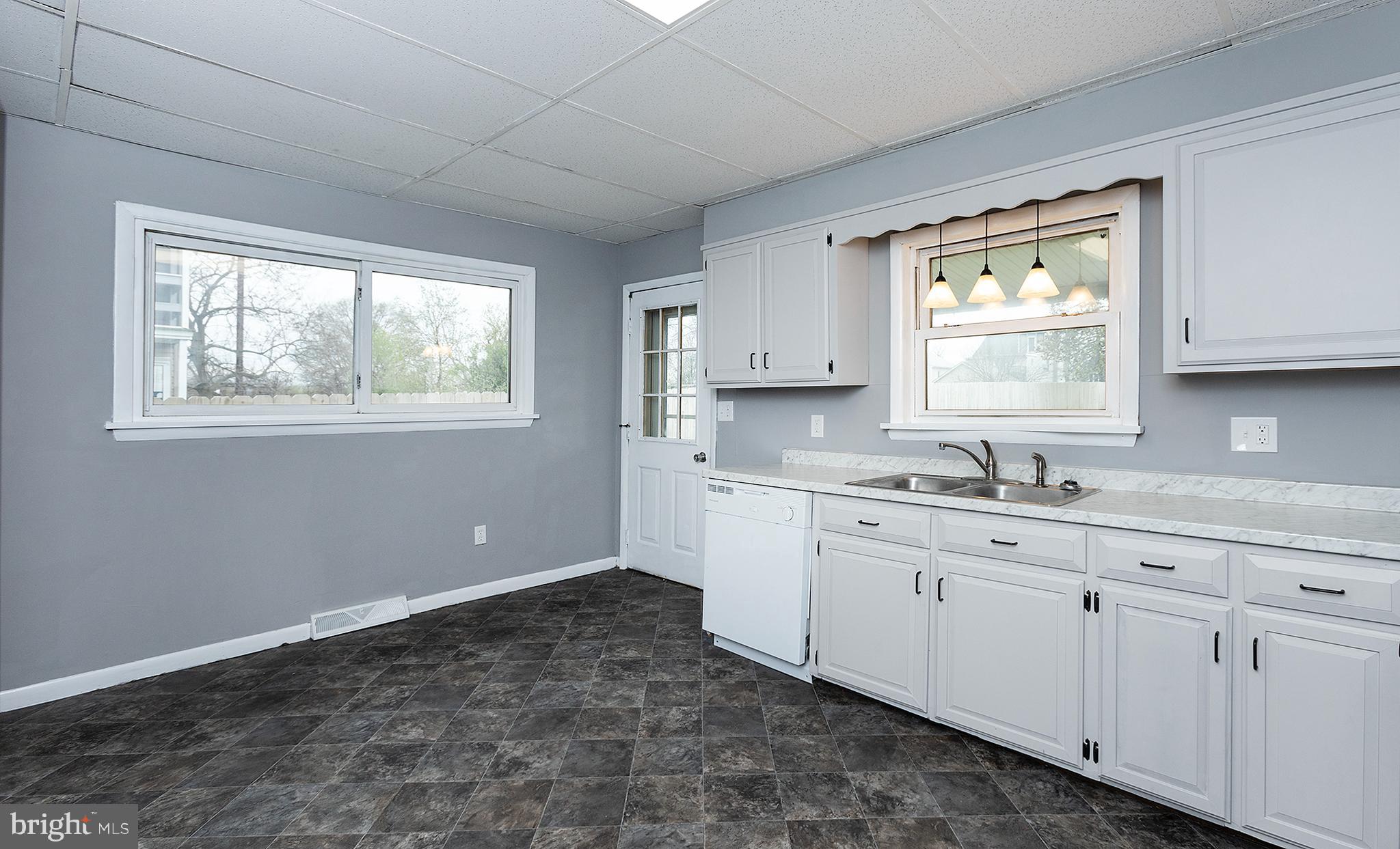 ROYALTON - Residential Lease