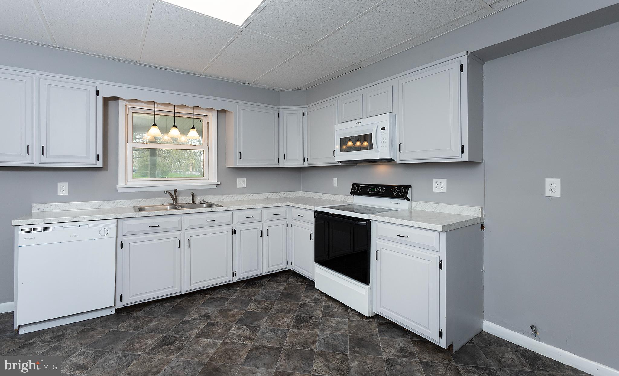 ROYALTON - Residential Lease