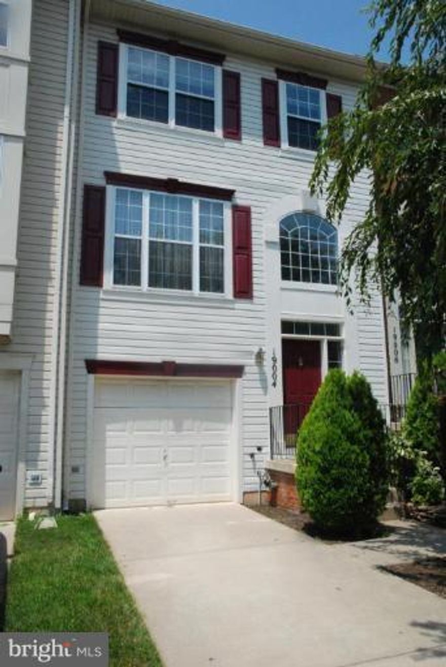 HUGE & IN EXCELLENT WELL CARED CONDITION. THIS ONE HAS A TWO STORY LIGHT FILLED (PALLADIAN WINDOW)FOYER. NEW PAINTING.  VERY DRAMATIC. CATHEDRAL CEILINGS ON SECOND LEVEL HINGE ALL THREE BEDROOMS. STAIRCASE FOYER ANOTHER DRAMATIC SPACE. HDWD FLRS. 2 FULL BATH 2 HALF BA. DOUBLE DECK GARAGE. NEW GRANITE COUNTER TOP. . Credit score 700+, great employment and rental history.