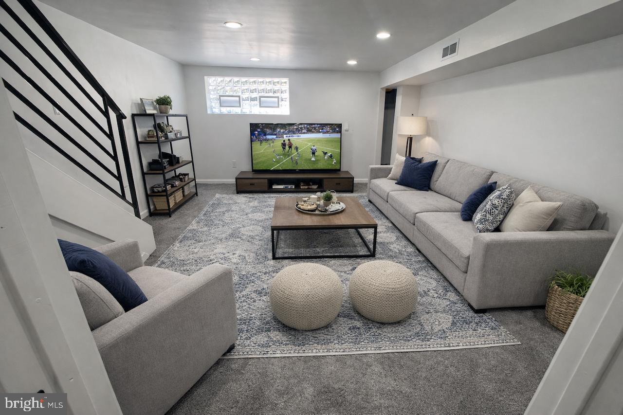 WEST OAK LANE - Residential