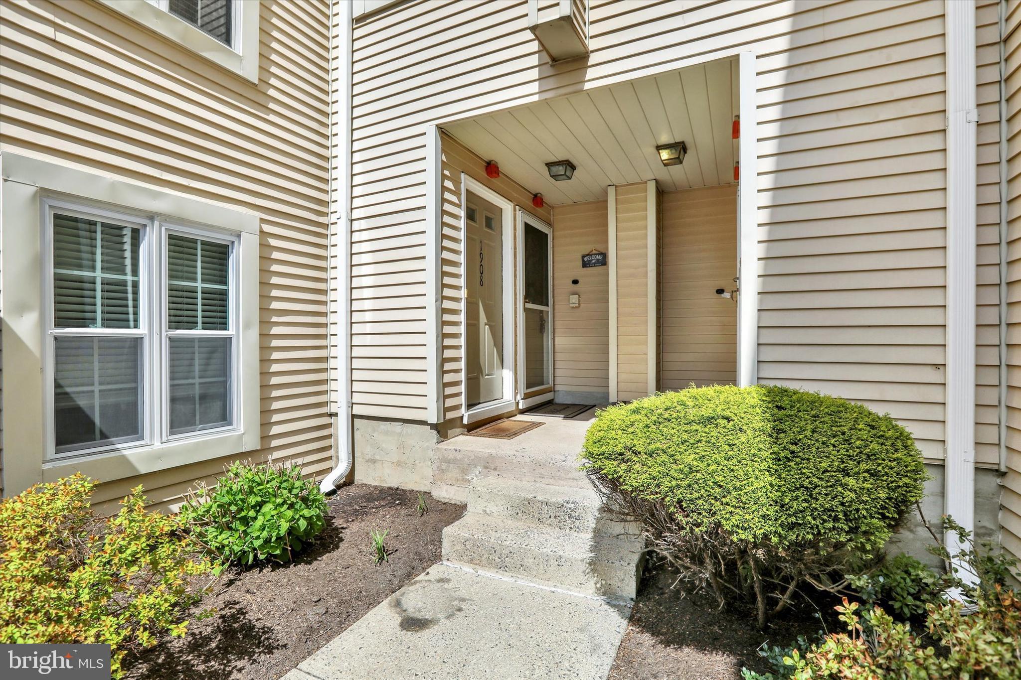 SOCIETY PL - Residential