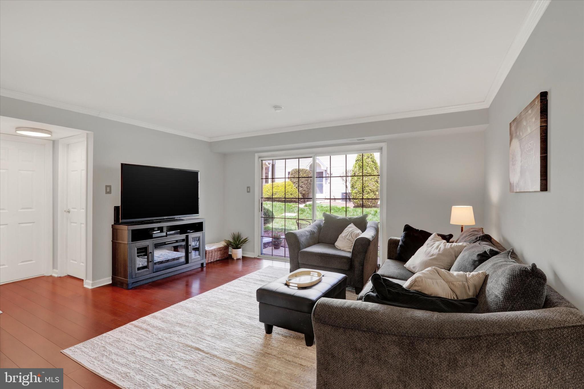 SOCIETY PL - Residential