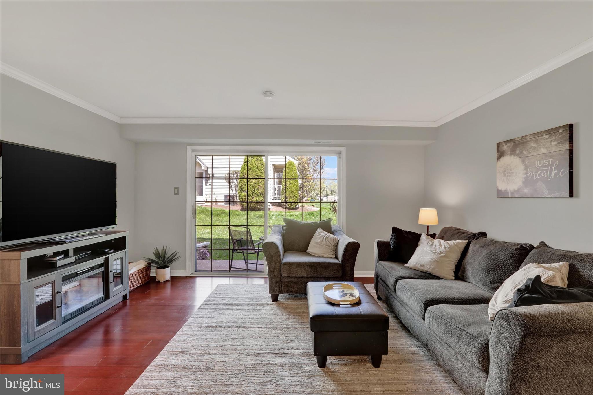 SOCIETY PL - Residential