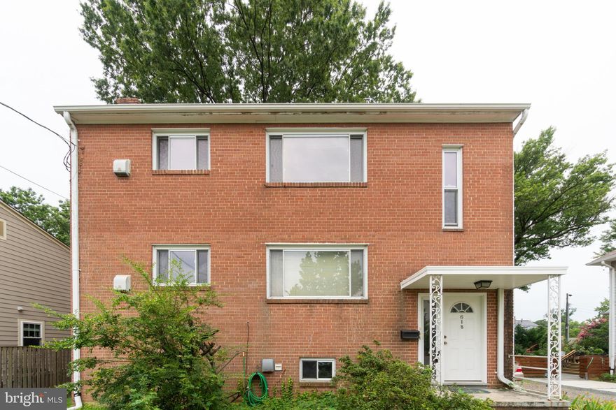 A PROFESSIONALLY MANAGED PROPERTY. This 1 bedroom 1 bath townhome features newer carpet, gas cooking, laundry room and storage room,  off street parking, partially fenced rear and more. Close to Historic Old Town Alexandria, schools, shopping, entertainment, Metro and major access routes.  *** ALL UTILITIES ARE INCLUDED IN YOUR RENT! *** SORRY, PETS ARE NOT PERMITTED *** YOUR FIRST MONTH'S RENT IS ABSOLUTELY FREE!!! ***