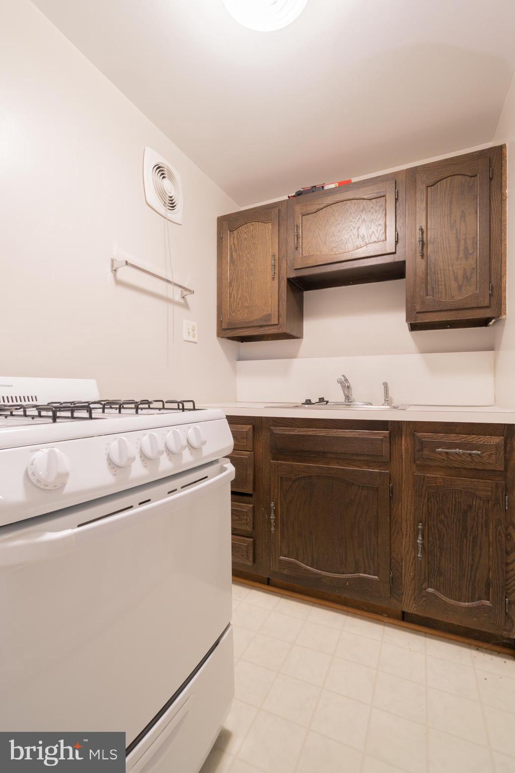 ADDISON HEIGHTS - Residential Lease