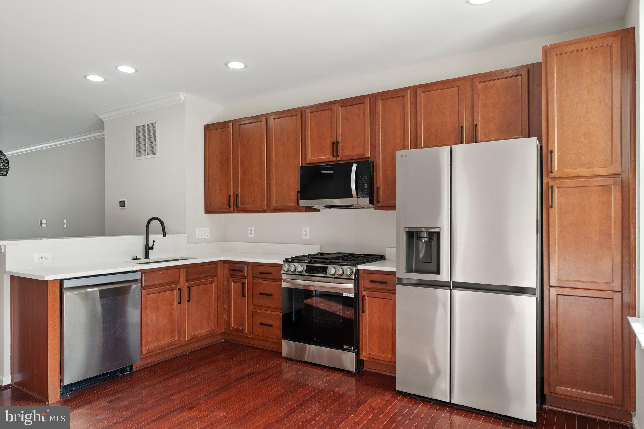 RIVER OAKS-BROOKFIELD CO - Residential