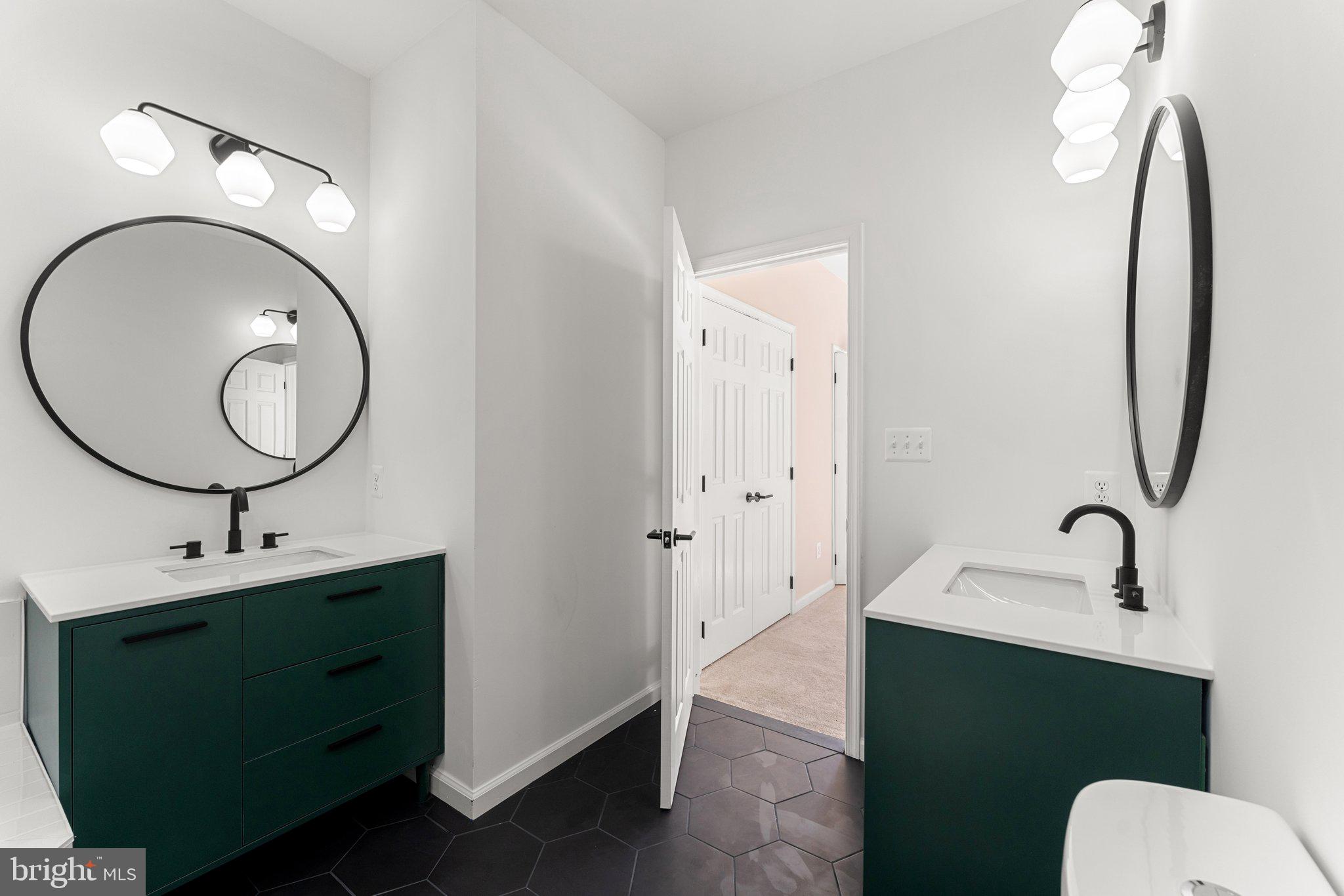 RIVER OAKS-BROOKFIELD CO - Residential