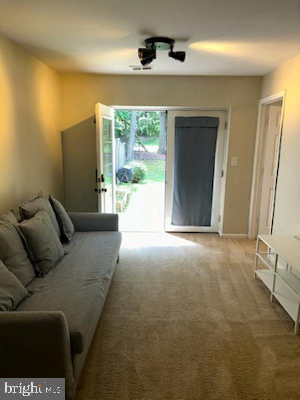 GLEN ORA - PLAT 9 - Residential Lease