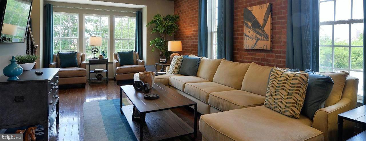 HOWARD SQUARE - Residential