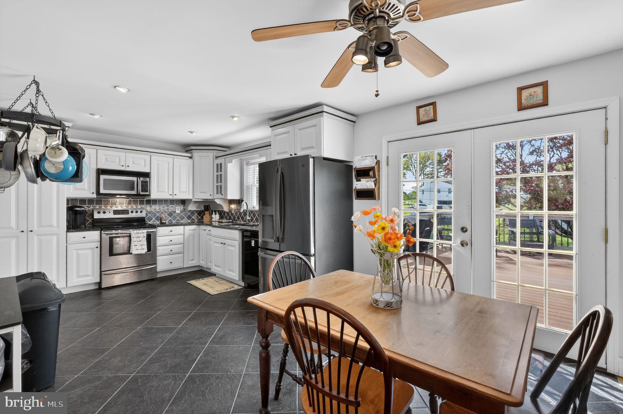 CHURCHVILLE MANOR - Residential