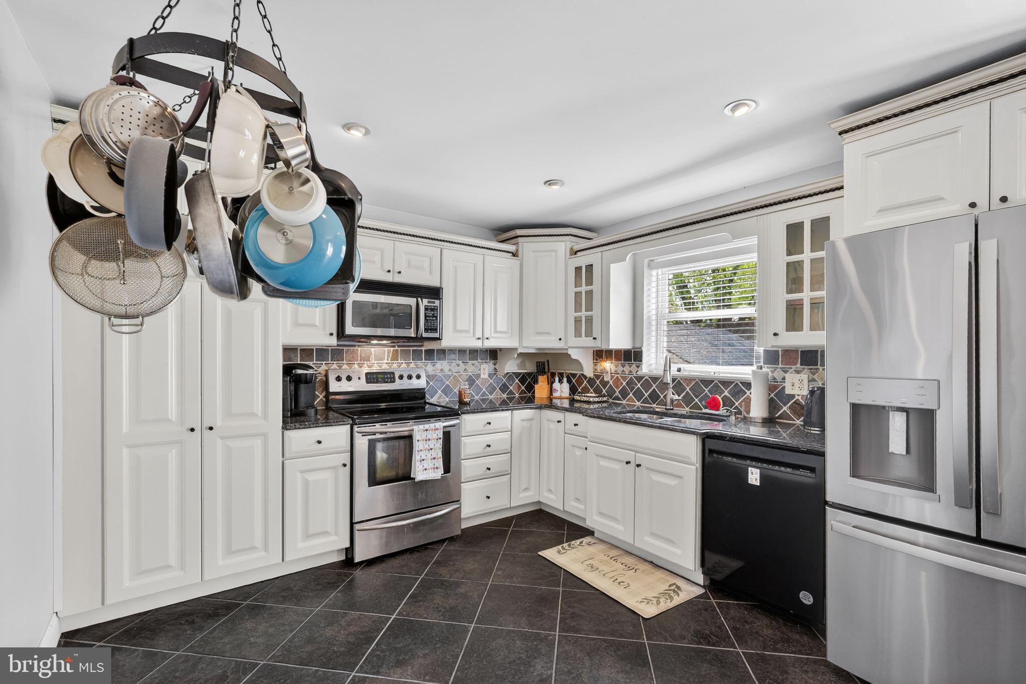 CHURCHVILLE MANOR - Residential