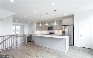 LOFTS AT CREEKSIDE - Residential Lease