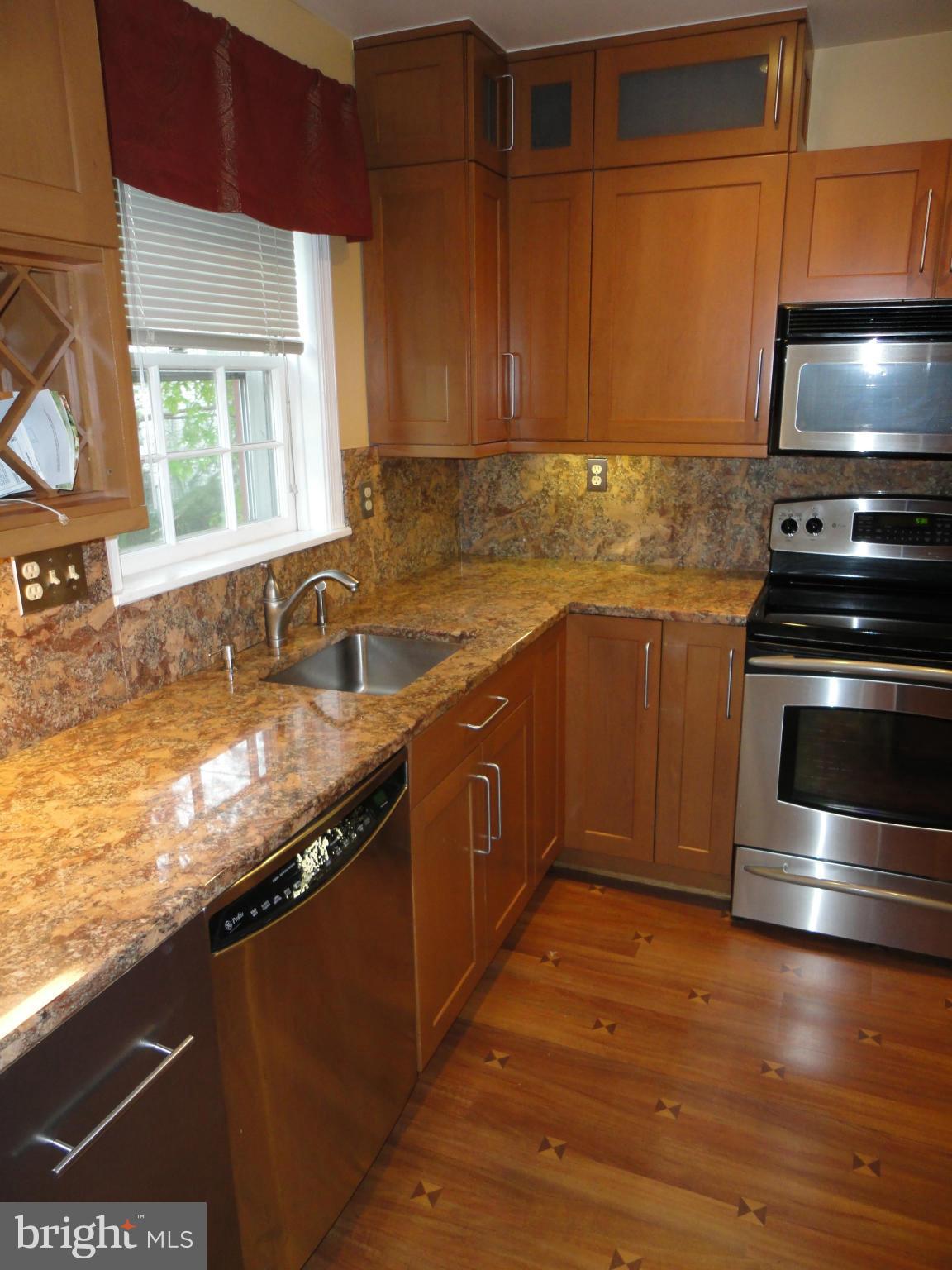 LEEDS SQUARE - Residential Lease