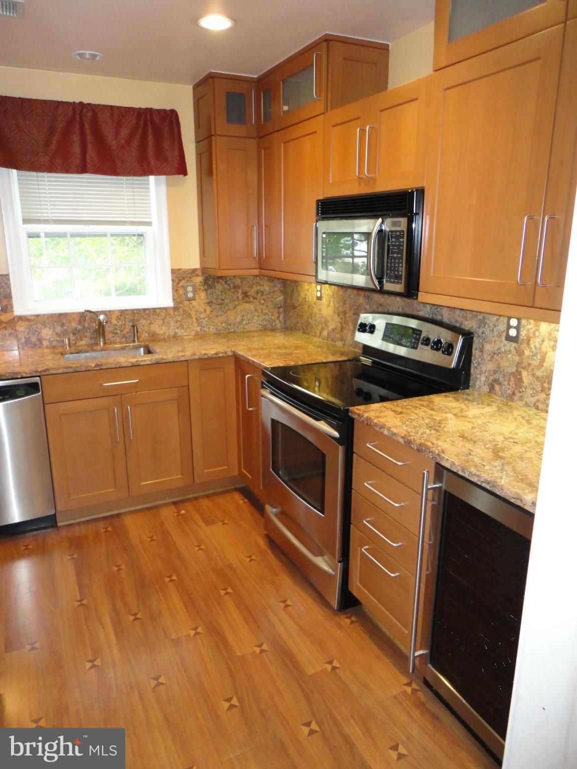 LEEDS SQUARE - Residential Lease