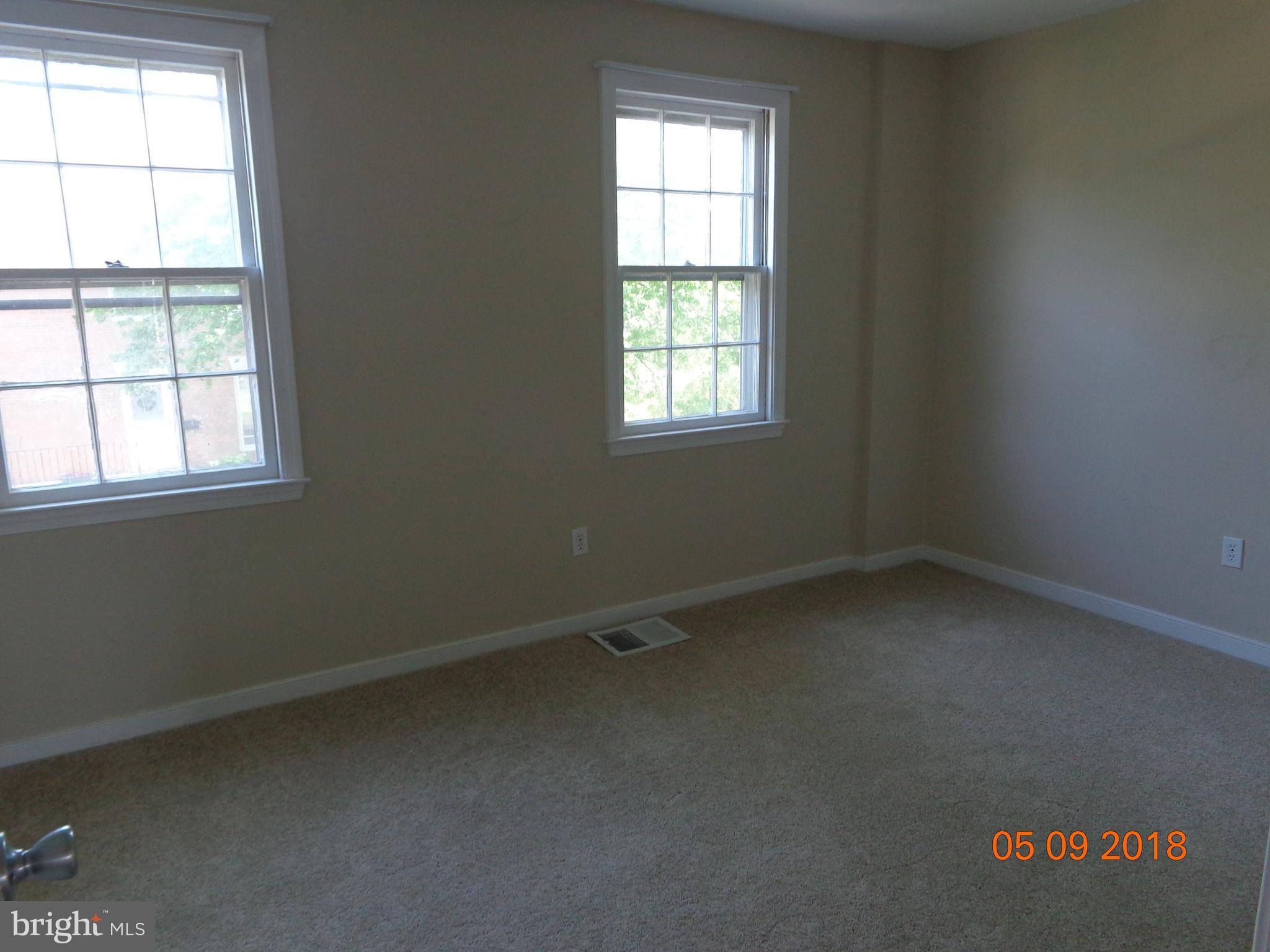 LEEDS SQUARE - Residential Lease