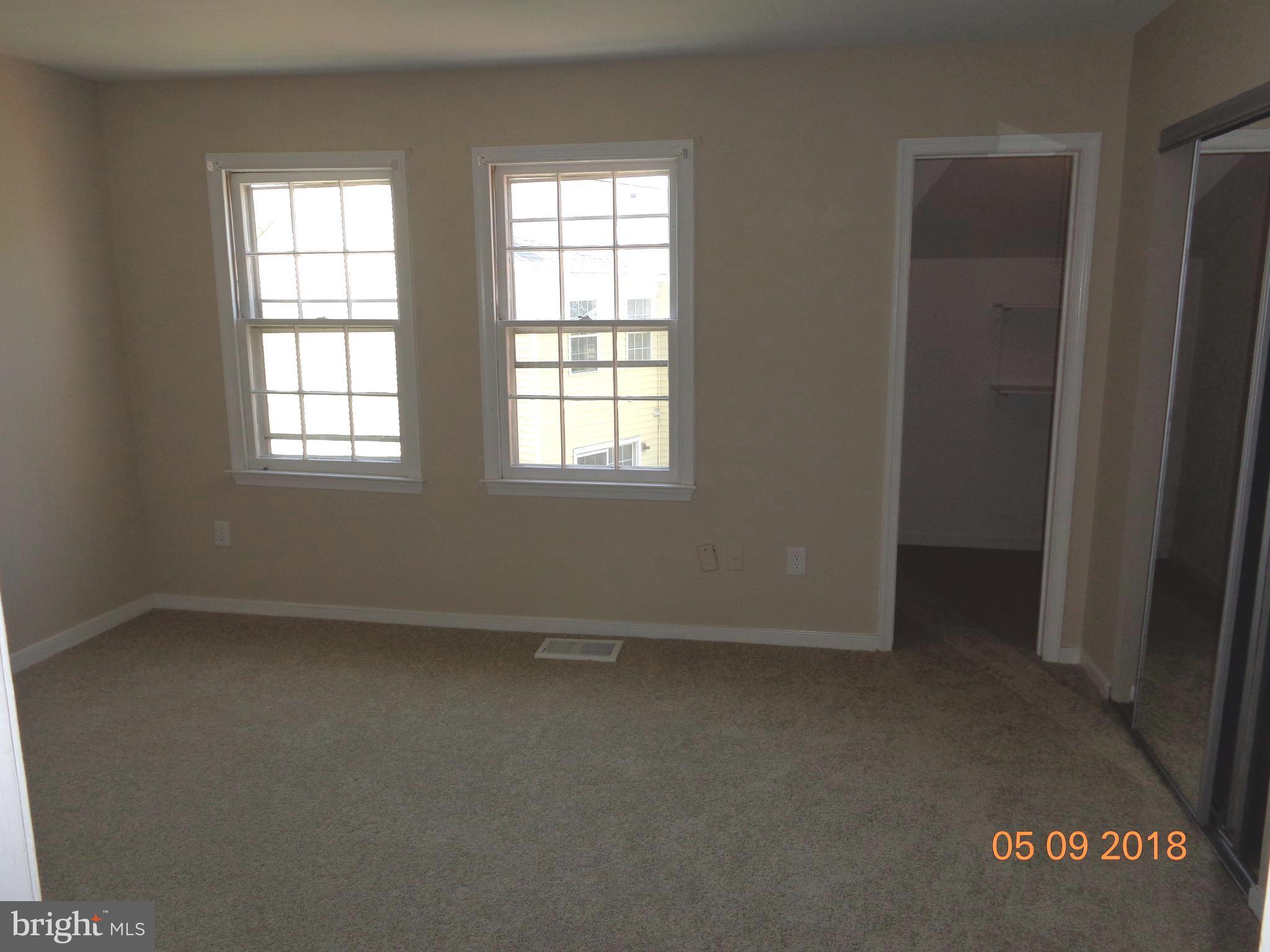 LEEDS SQUARE - Residential Lease