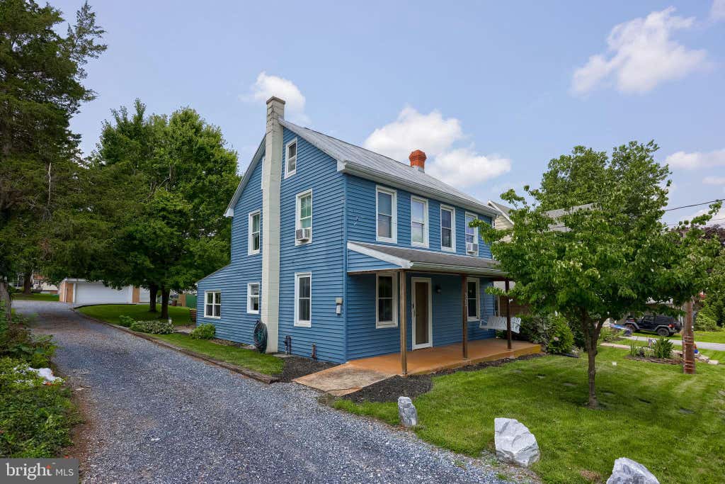 Photo of 925 Maple Street, LITITZ, PA 17543 (MLS # PALA2093980)