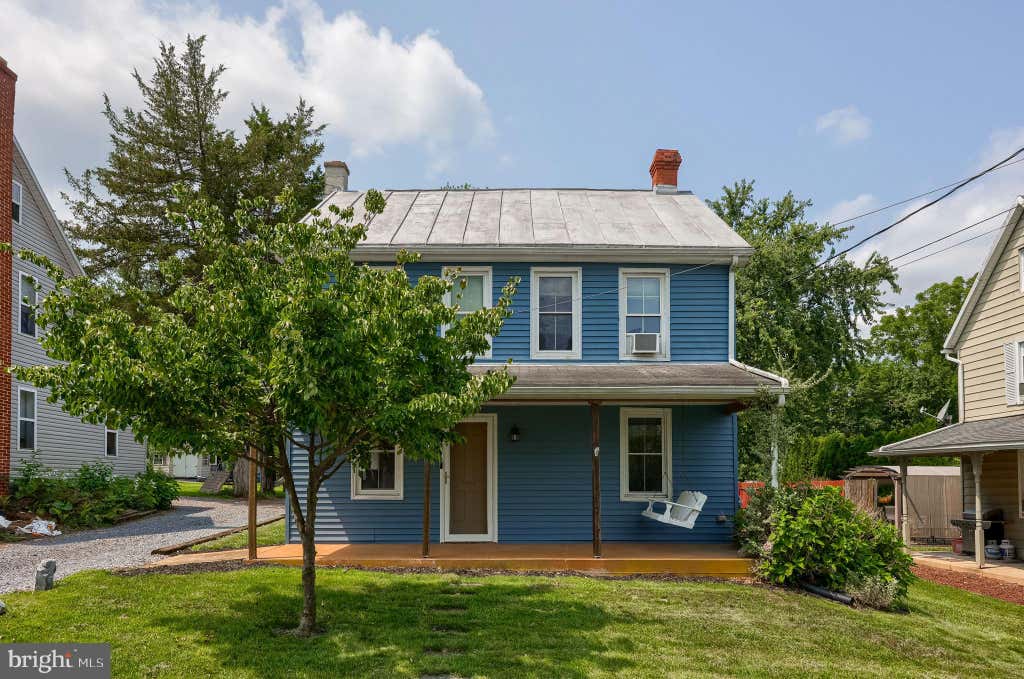 Photo of 925 Maple Street, LITITZ, PA 17543 (MLS # PALA2093980)