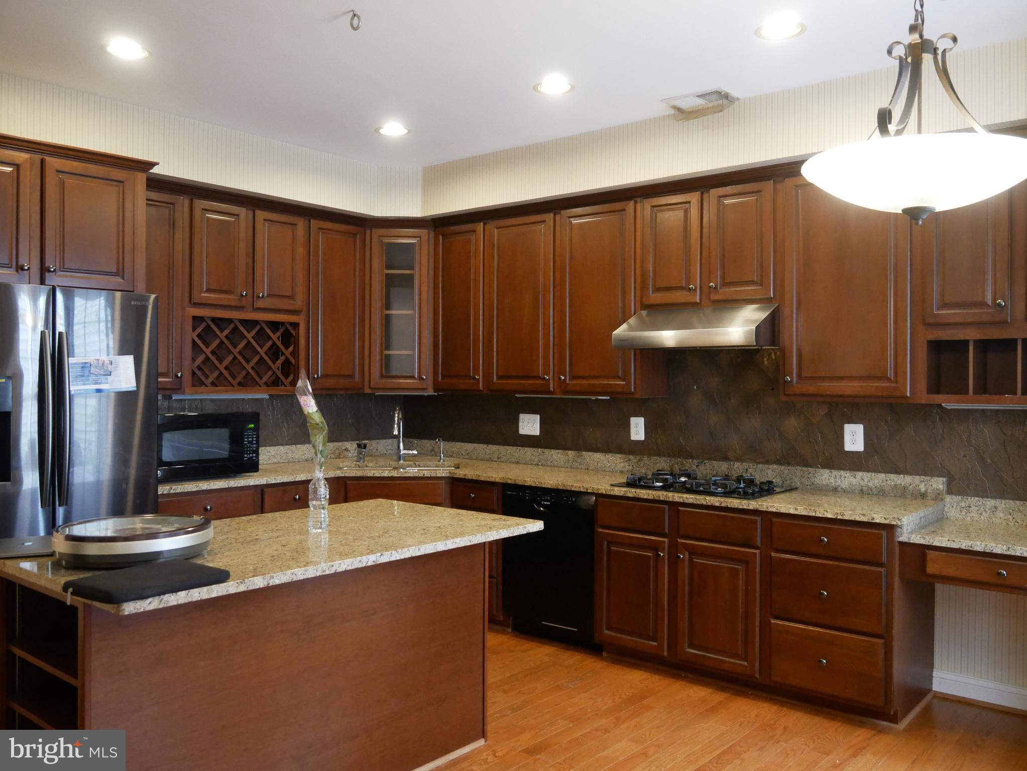 KING FARM WATKINS POND - Residential Lease