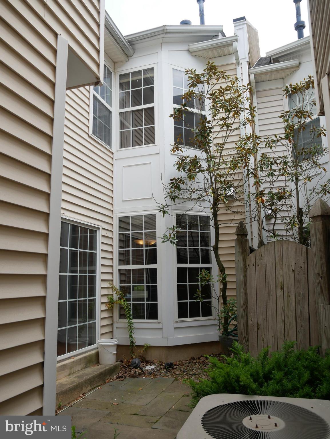 KING FARM WATKINS POND - Residential Lease