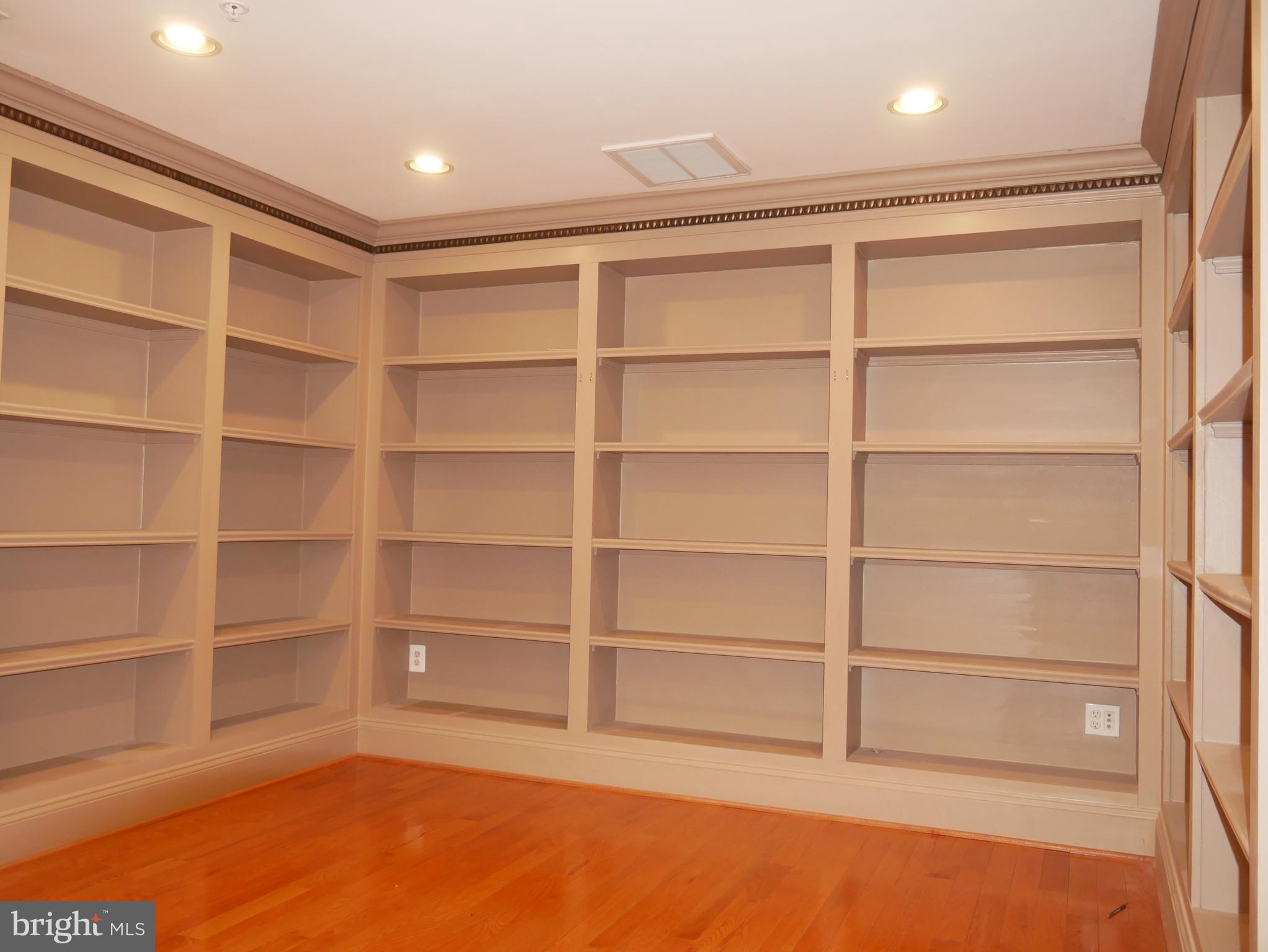 KING FARM WATKINS POND - Residential Lease