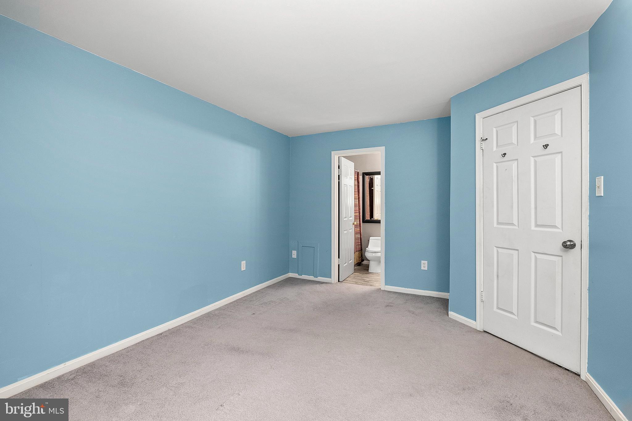 RIVERCHASE CONDOS - Residential