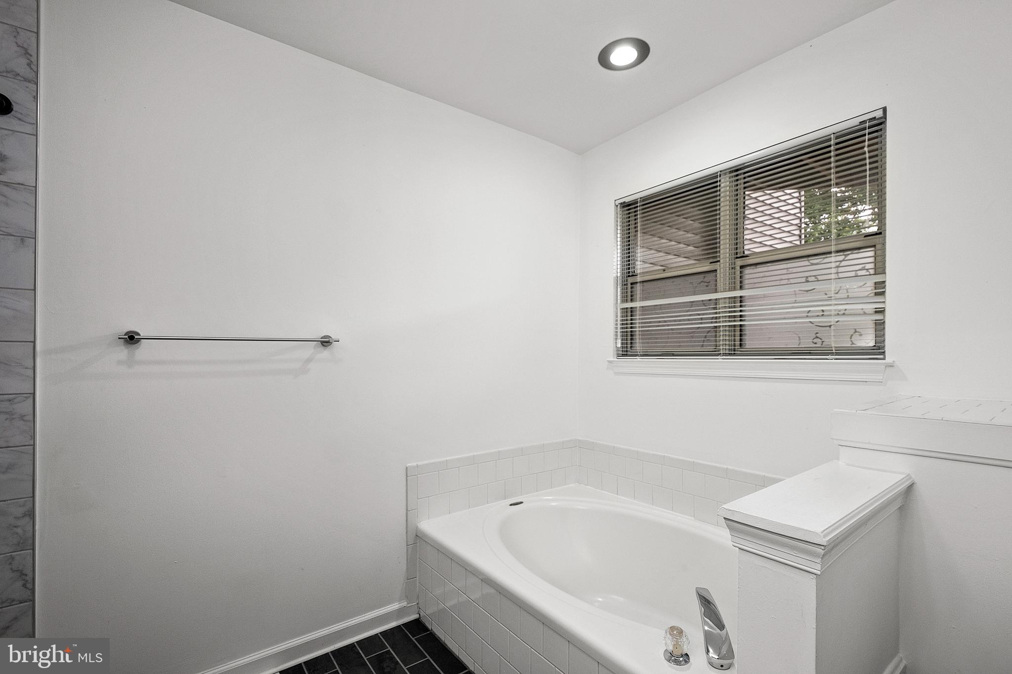 RIVERCHASE CONDOS - Residential