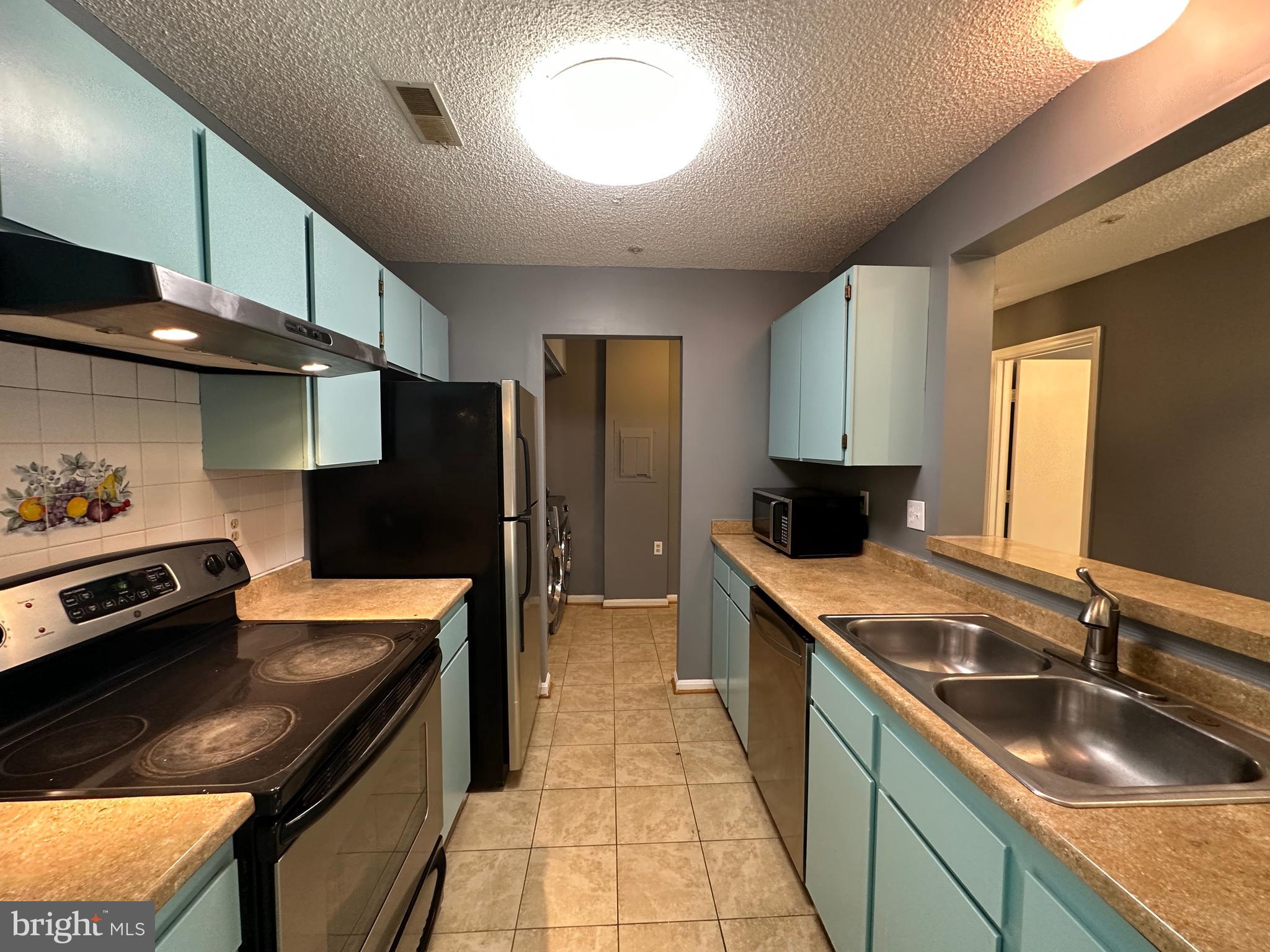 CHURCHILL VIEW - Residential Lease