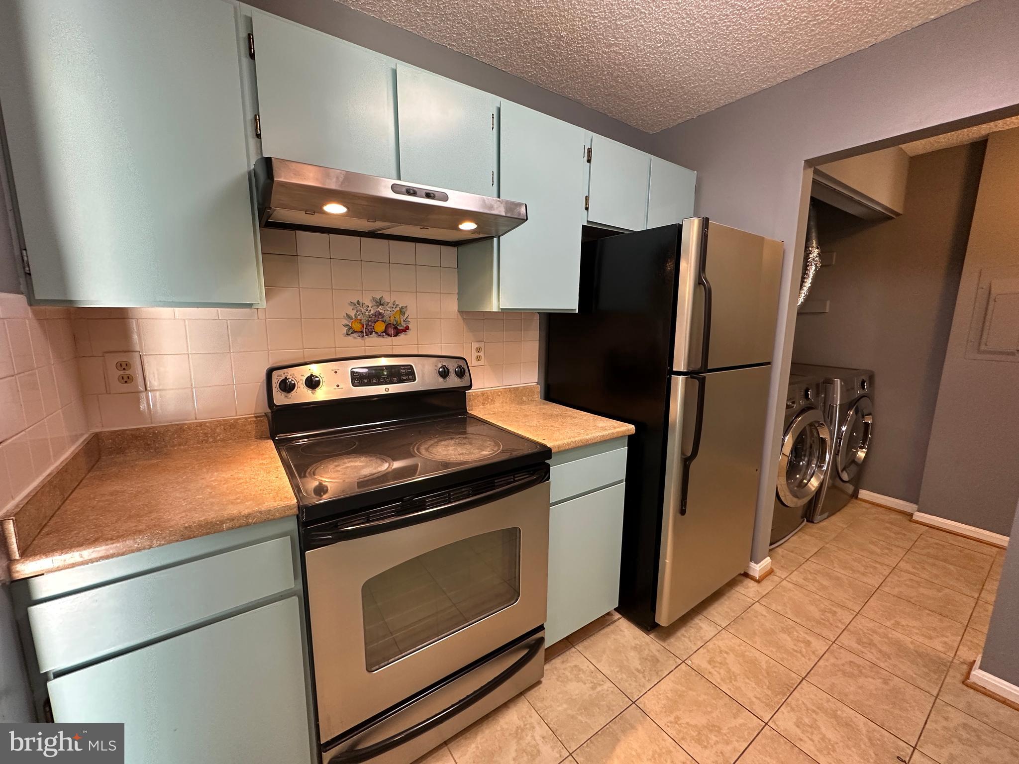 CHURCHILL VIEW - Residential Lease