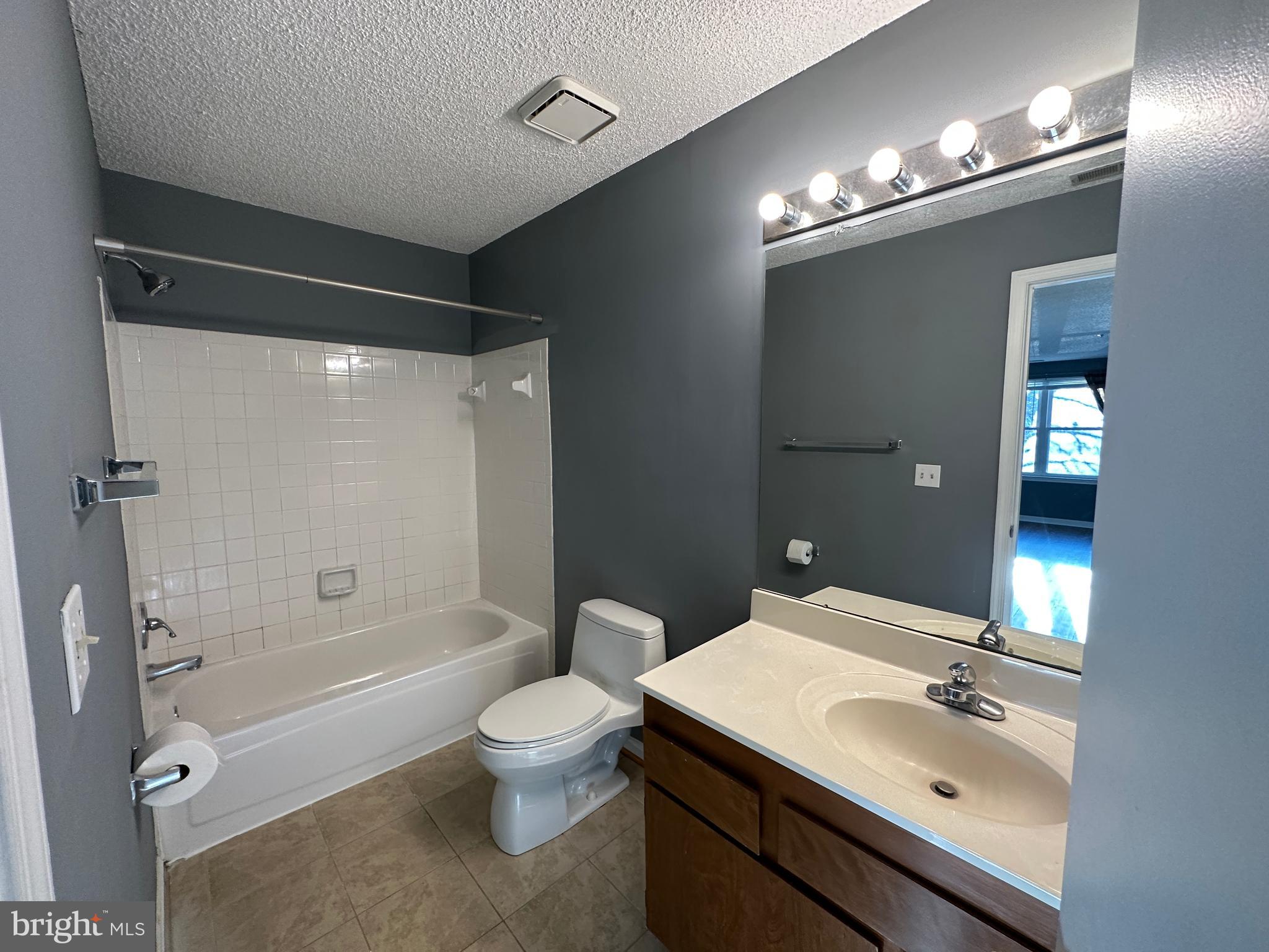 CHURCHILL VIEW - Residential Lease