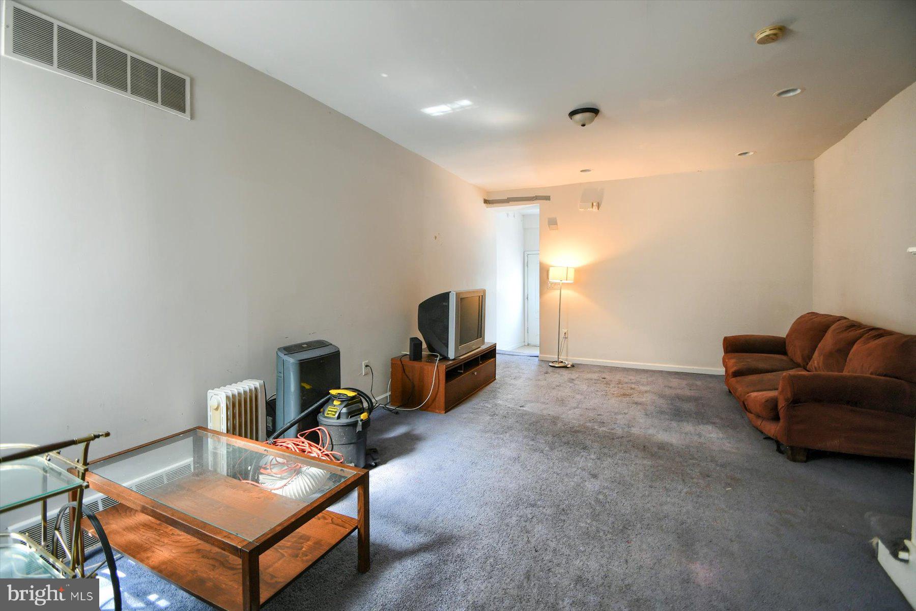 PHILADELPHIA (WEST) - Residential