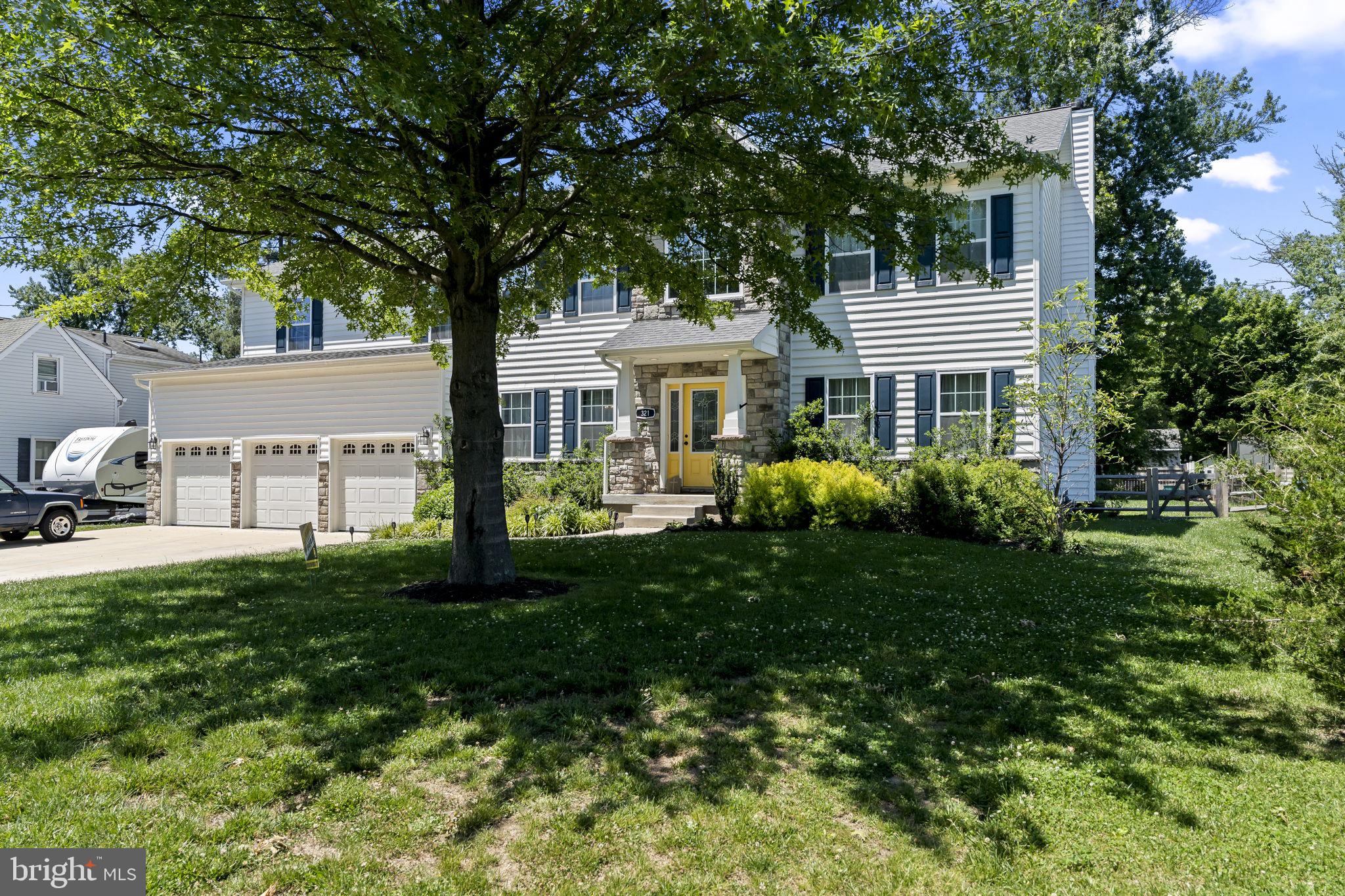 321 W RICHARDSON AVENUE