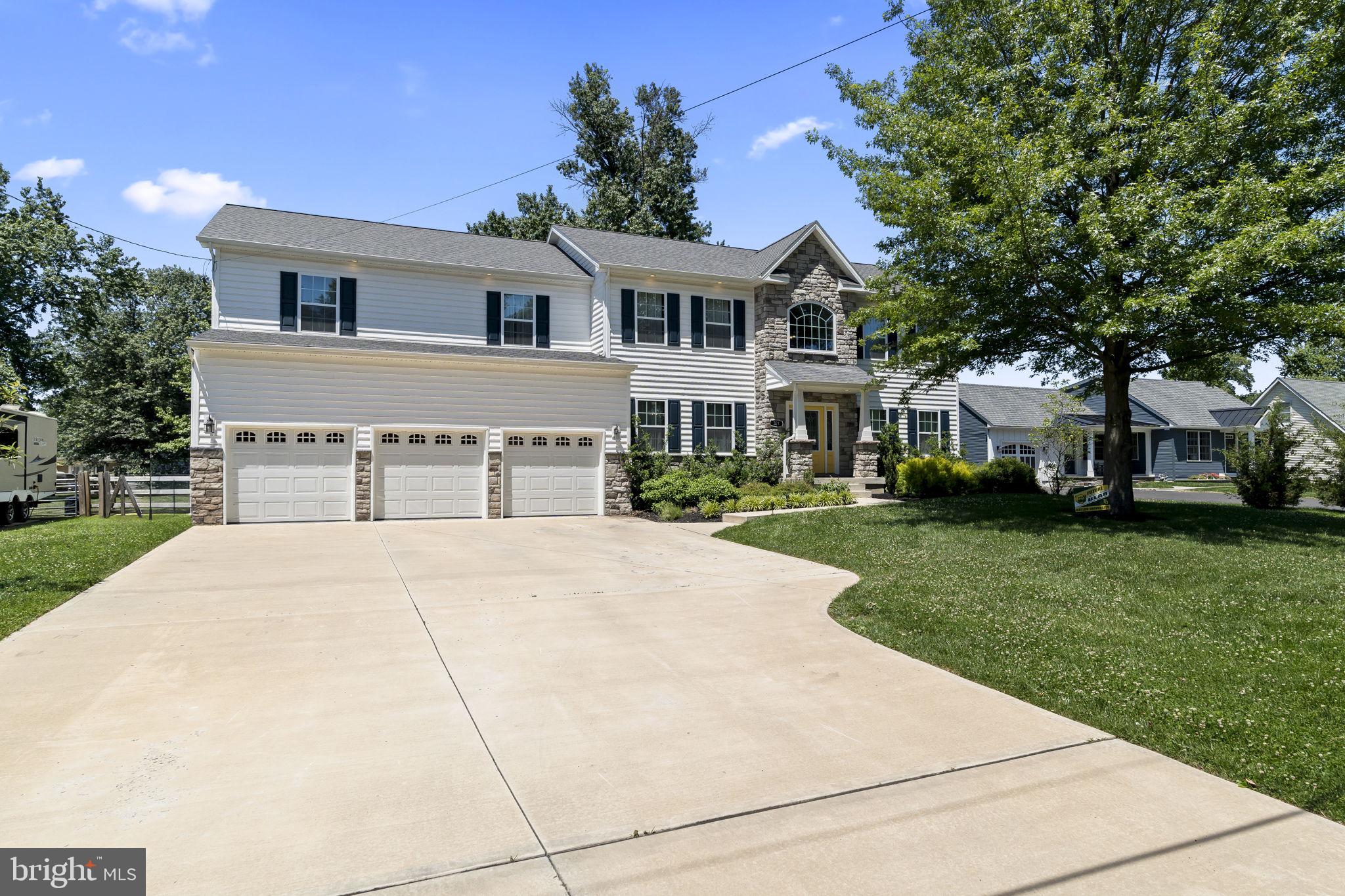 321 W RICHARDSON AVENUE