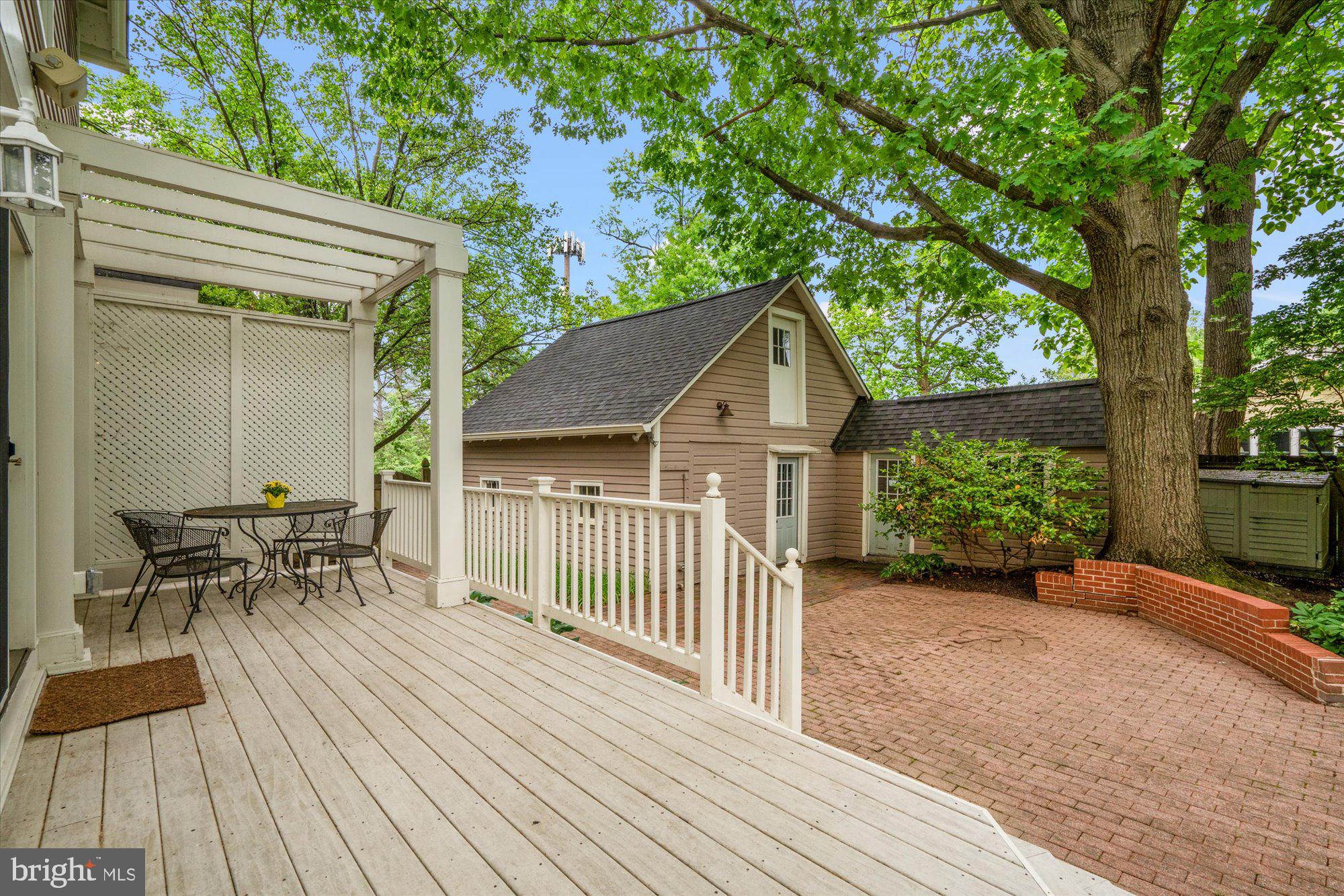 BERKSHIRE OAKWOOD - Residential