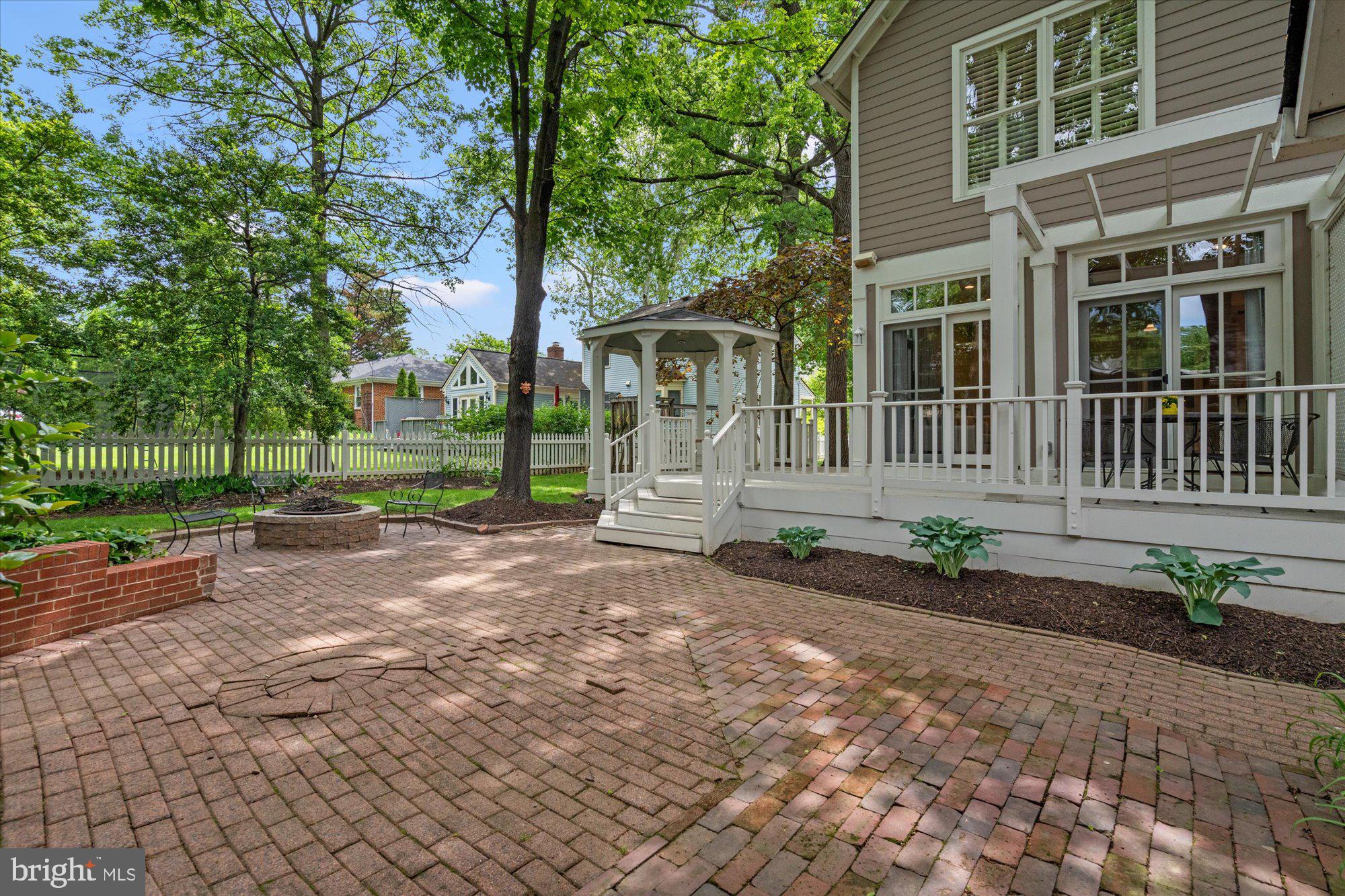 BERKSHIRE OAKWOOD - Residential