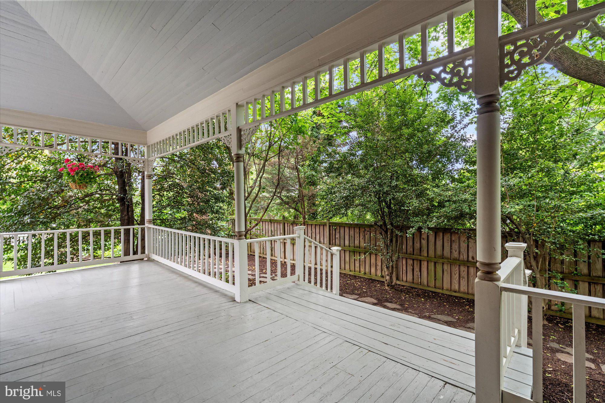 BERKSHIRE OAKWOOD - Residential