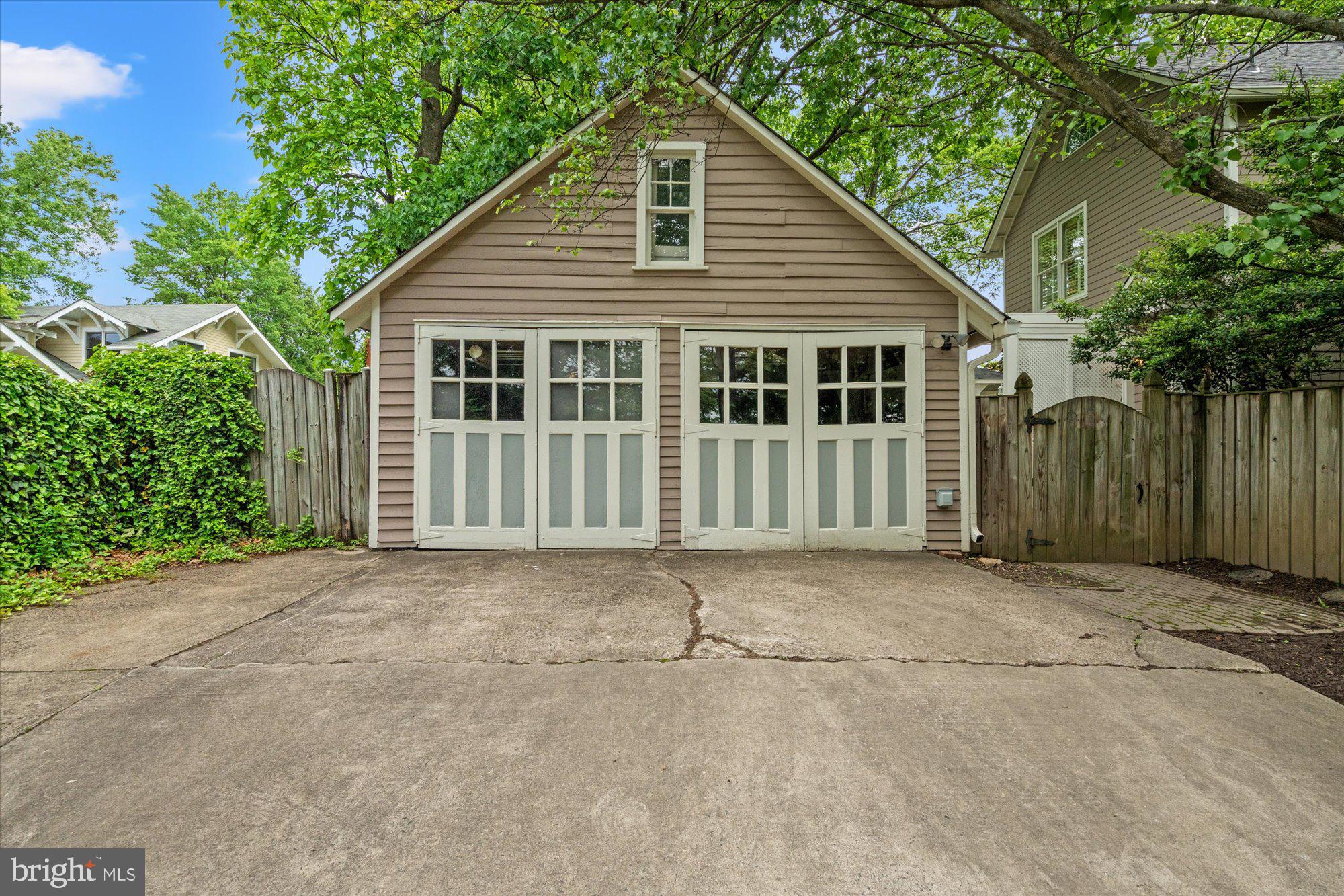 BERKSHIRE OAKWOOD - Residential