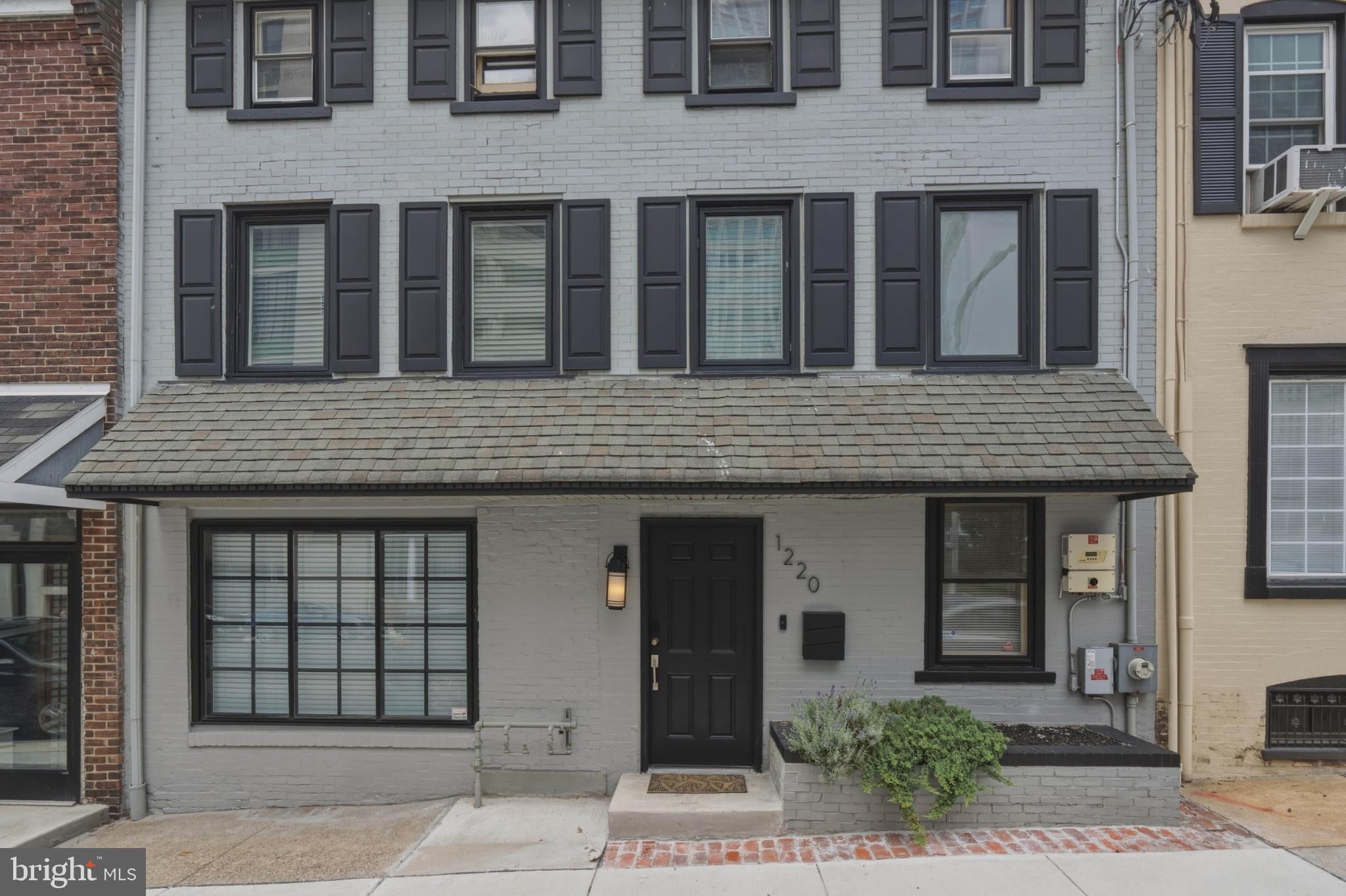 1220 N KING STREET